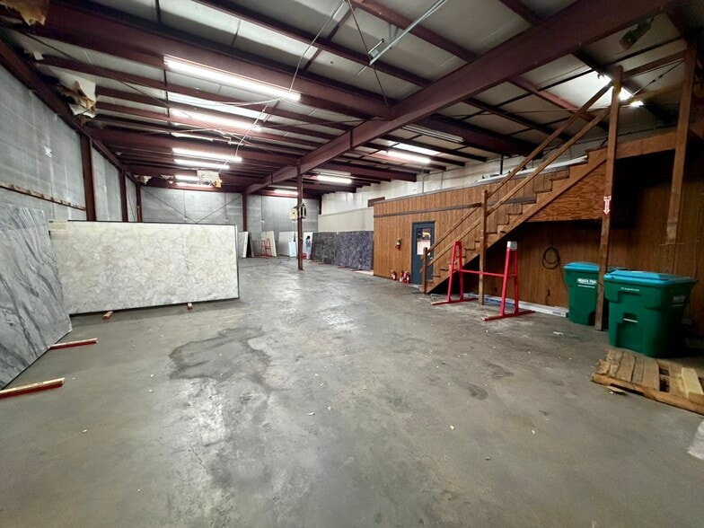 More Photos Of 2601 Lexington St, Kenner Warehouse For Sale
