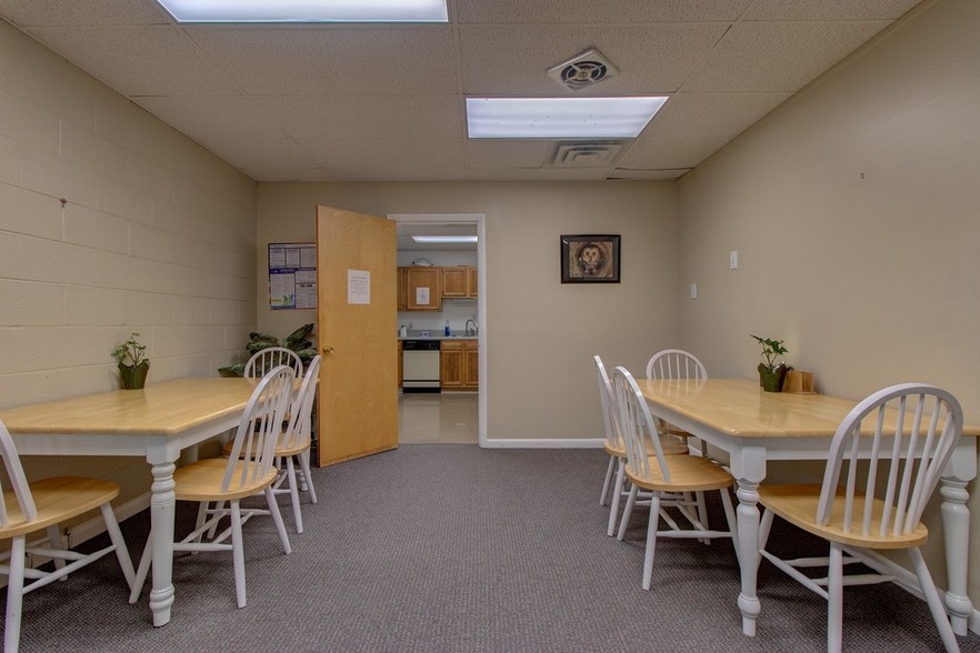 More Photos Of 4311 Appleton Ave NW, Roanoke Office For Lease