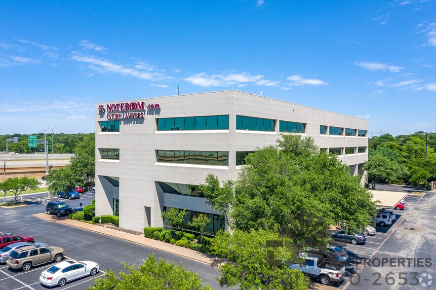 More Photos Of 669 Airport Fwy, Hurst Office For Lease