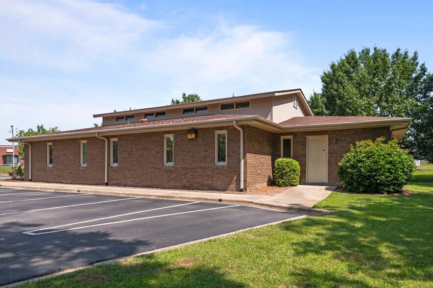 More Photos Of 2503 N Queen St, Kinston Medical For Sale