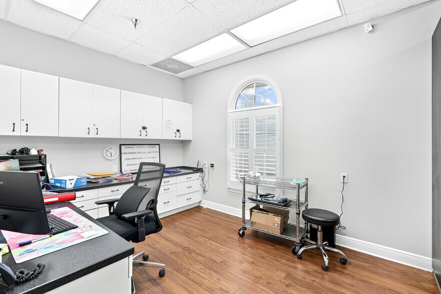 More Photos Of 4701 Manatee Ave, Bradenton Medical For Sale