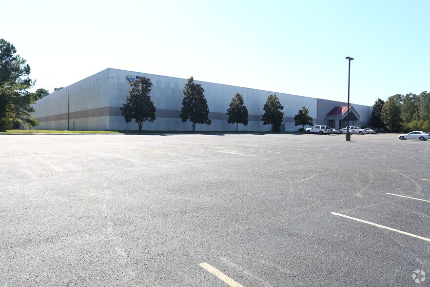 More Photos Of 590 Assembly Ct, Fayetteville Distribution For Lease