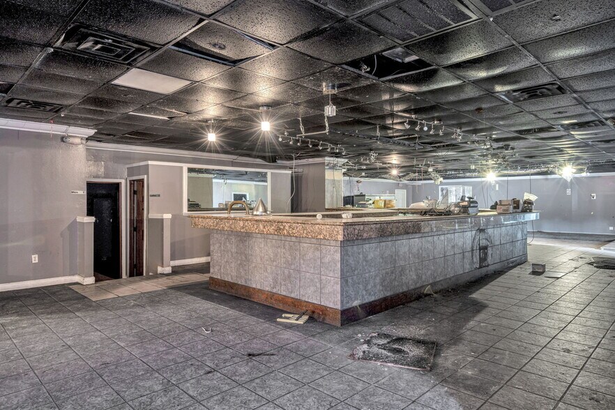 More Photos Of 7118-7140 Downman Rd, New Orleans Storefront Retail Residential For Sale