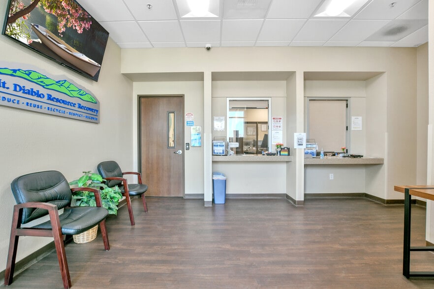 More Photos Of 85 Carol Ln, Oakley Medical For Lease