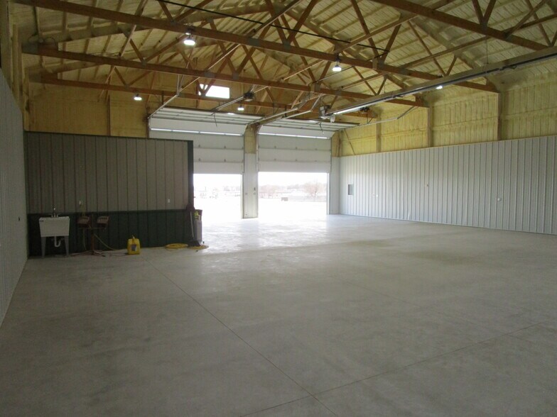 More Photos Of 365 Airlinks Dr, Garden City Industrial For Sale