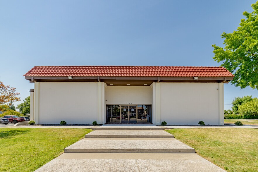 More Photos Of 5299 Auburn Blvd, Sacramento Office For Sale