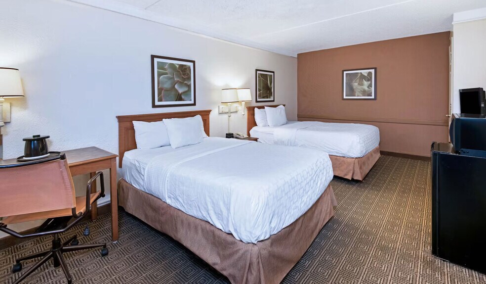 More Photos Of 6410 N Interstate 35, San Antonio Hotel For Sale