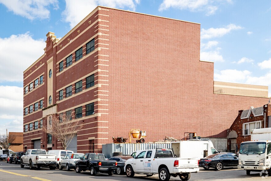 More Photos Of 58-86 Grand Ave, Maspeth Warehouse For Lease