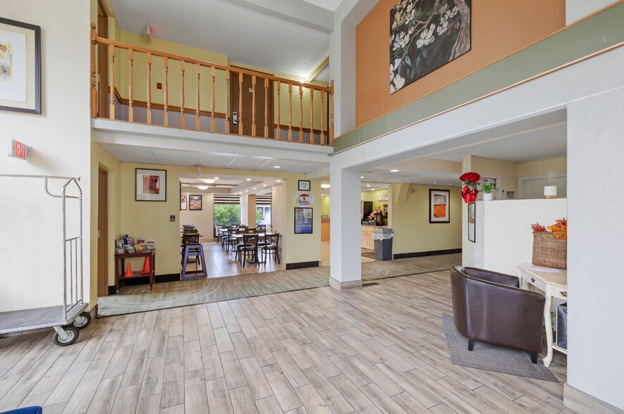 More Photos Of 2490 Green Mountain Dr, Branson Hotel For Sale