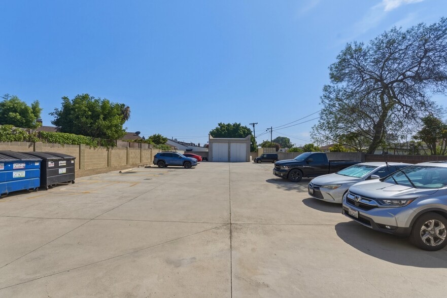 More Photos Of 814 W Redondo Beach Blvd, Gardena Apartments For Sale