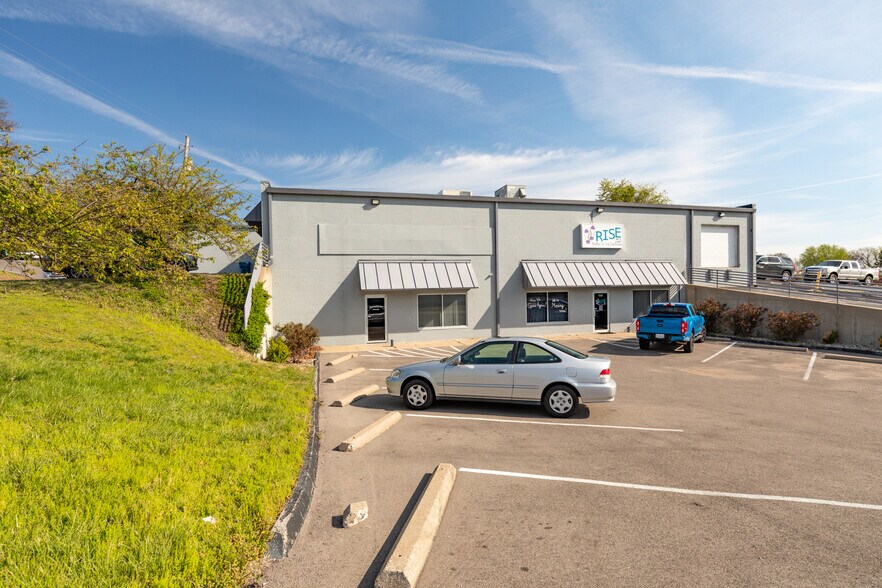 More Photos Of 622 Collins Dr, Festus Warehouse For Sale