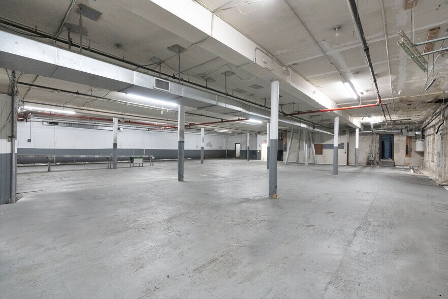 More Photos Of 4910 Broadway, New York Drugstore For Lease