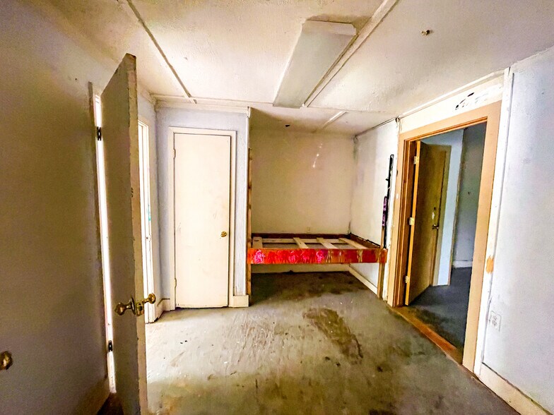 More Photos Of 2305 N Main St, Vidor Flex For Sale