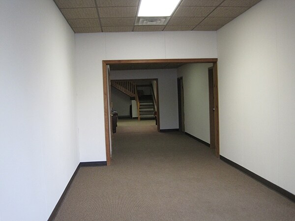 More Photos Of 544 Highgate Commons Rd, Saint Albans Freestanding For Lease