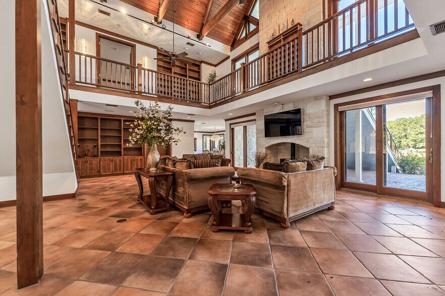 More Photos Of 43 Pool Rd, Richards Specialty For Sale