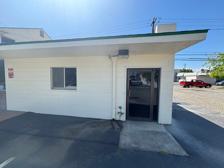 More Photos Of 11 W 12th St, Tracy Light Distribution For Lease