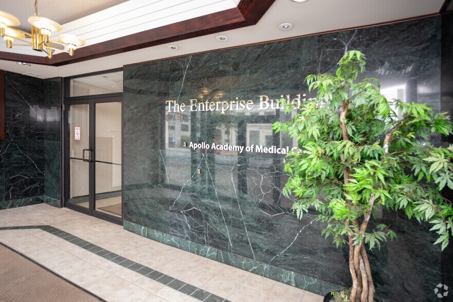 More Photos Of 205 W Market St, Lima Office For Sale