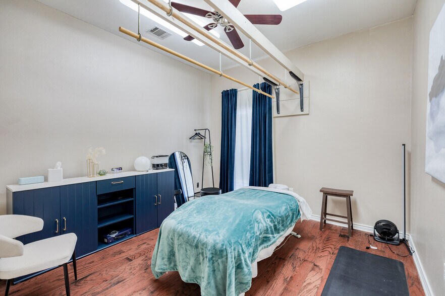 More Photos Of 12335 Hymeadow Dr, Austin Office For Sale