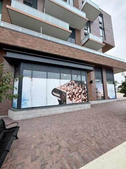 More Photos Of 175 Lakeshore Rd W, Mississauga Unknown For Lease