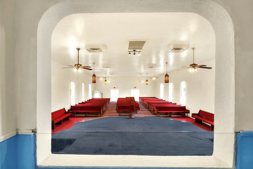 More Photos Of 1649 3rd St SW, Winter Haven Religious Facility For Lease