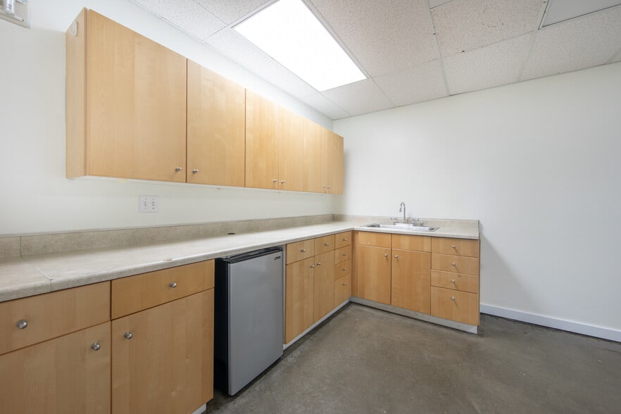 More Photos Of 225 NE 65th St, Seattle Apartments For Sale