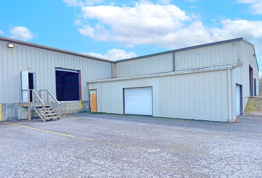 More Photos Of 206 Production Dr, Elizabethtown Warehouse For Lease