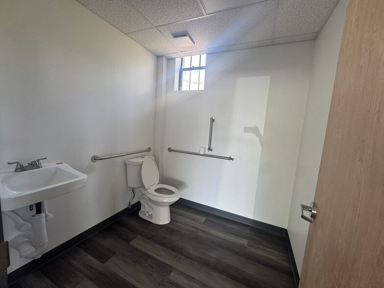 More Photos Of 277 Hempstead Ave, West Hempstead Freestanding For Lease