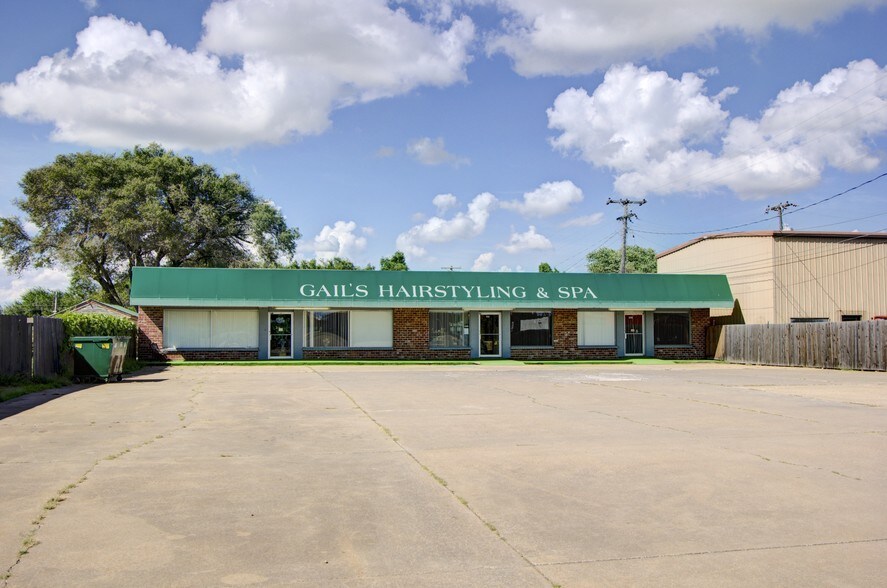 Primary Photo Of 3920 Nowata Rd, Bartlesville Freestanding For Sale