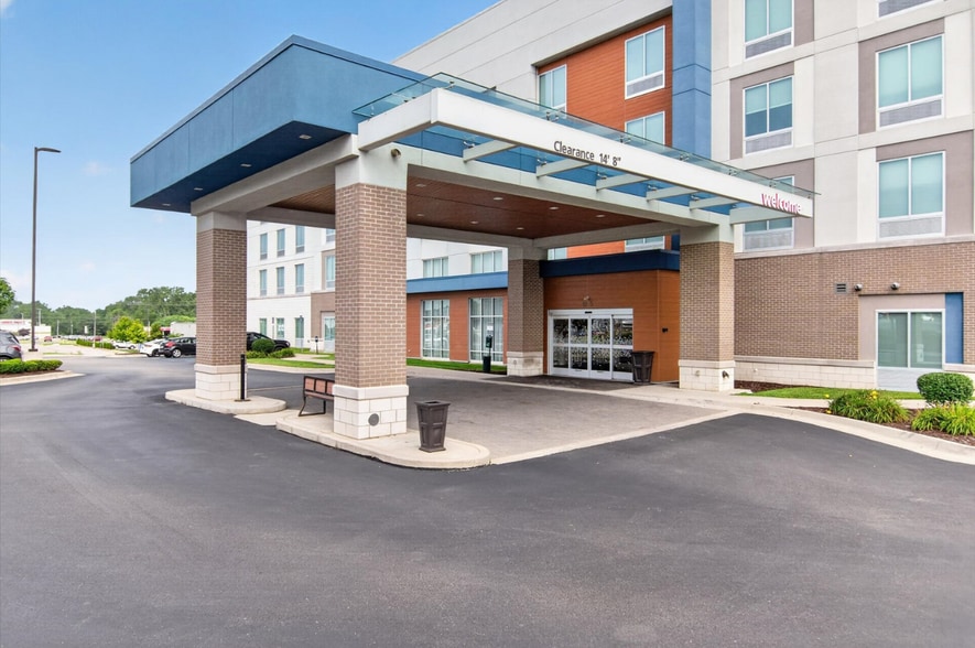 More Photos Of 1335 S Main St, Adrian Hotel For Sale