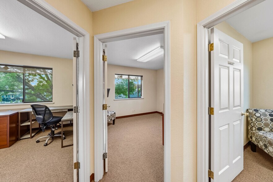 More Photos Of 735 SE 7th St, Grants Pass Office For Sale