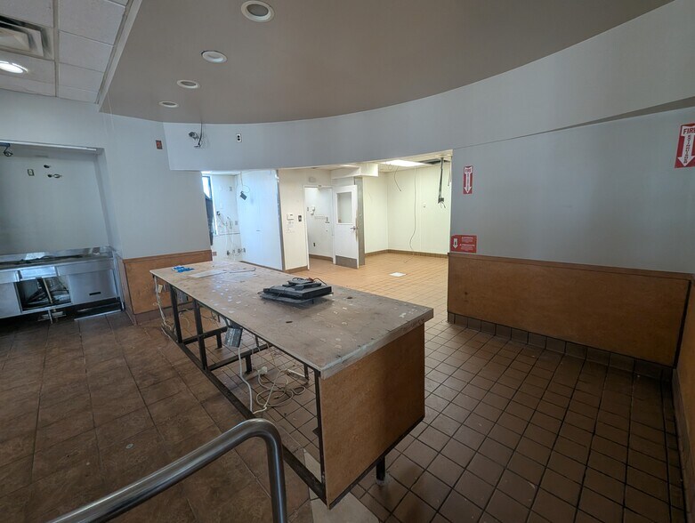 More Photos Of 816 E Front St, Traverse City Fast Food For Lease