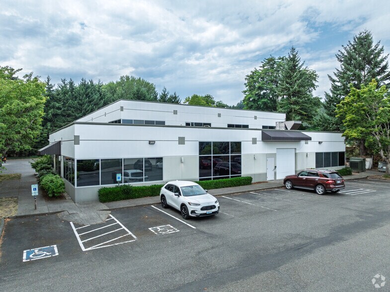 More Photos Of 5866 S 194th St, Kent Flex For Sale