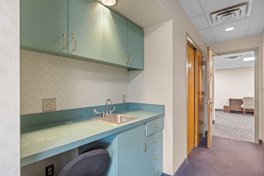 More Photos Of 1201 Mount Kemble Ave, Morristown Medical For Lease