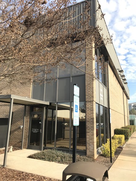 More Photos Of 1627 Navaho Dr, Raleigh Office For Lease