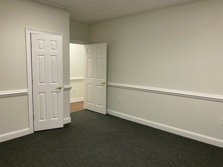 More Photos Of 807 S Laurel St, Springfield Medical For Lease