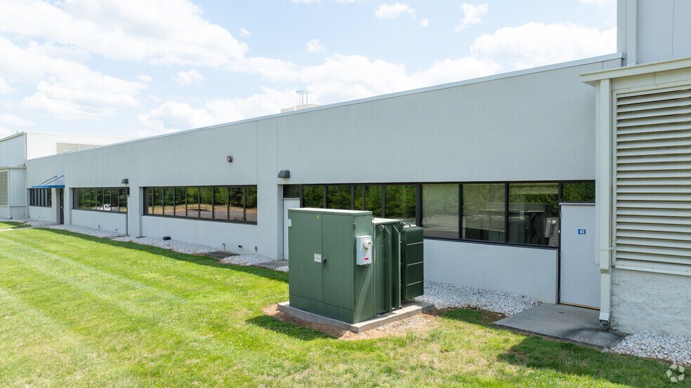 More Photos Of 2121 Heilig Rd, Salisbury Manufacturing For Sale