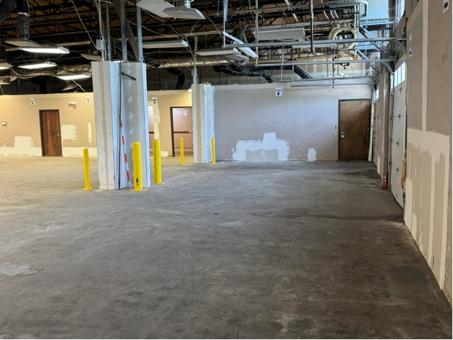 More Photos Of 5 Johnson Dr, Raritan Warehouse For Lease