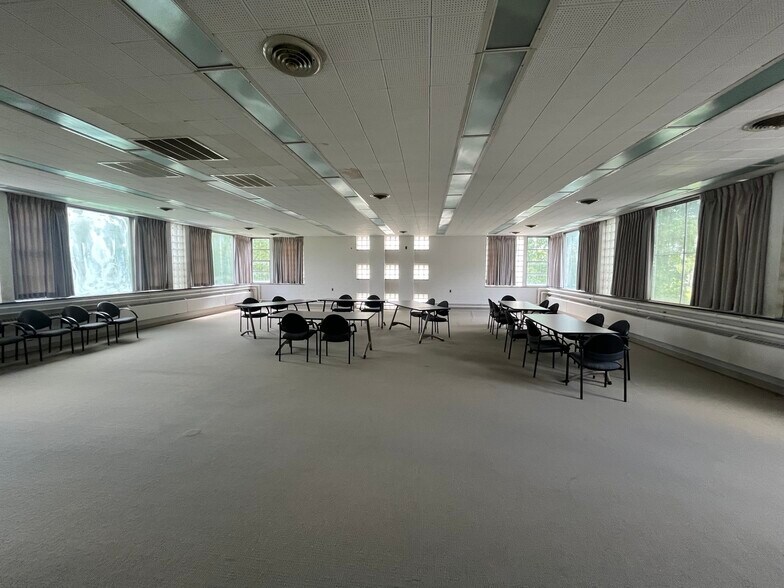 More Photos Of 2222 8th St, Bedford Office Residential For Sale