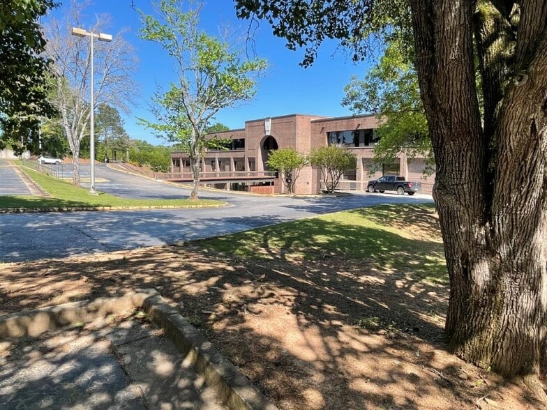 More Photos Of 3500 Riverside Dr, Macon-Bibb Religious Facility For Sale