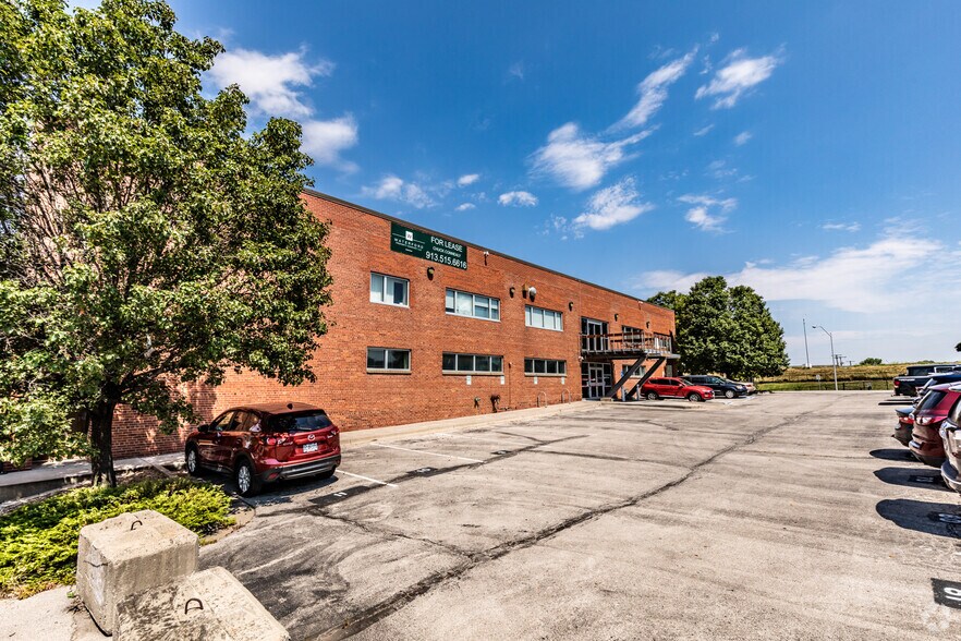 More Photos Of 450 E 4th St, Kansas City Office For Lease