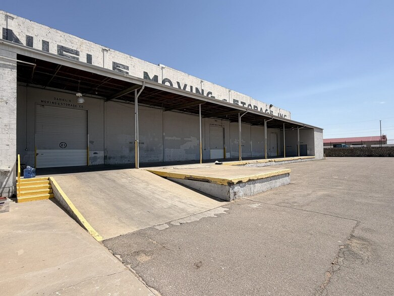 More Photos Of 9700 Railroad Dr, El Paso Warehouse For Sale