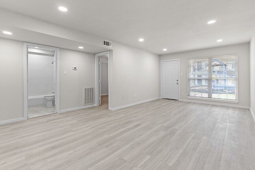 More Photos Of 8330 Carvel Ln, Houston Apartments For Sale