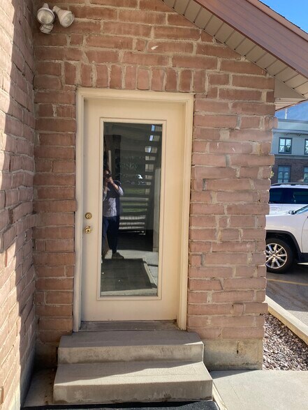 More Photos Of 60 W Canyon Crest Rd, Alpine Office For Sale