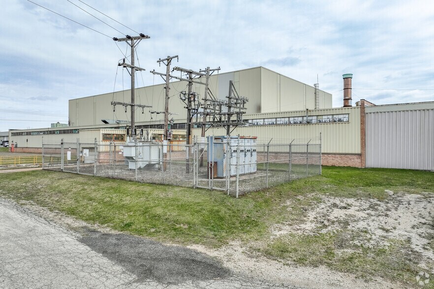 More Photos Of 10711-10785 Wolf Dr, Huntley Warehouse For Lease