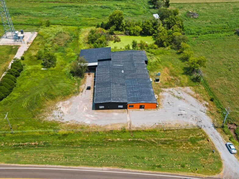 More Photos Of 700 N Main St, Lexington Warehouse For Lease