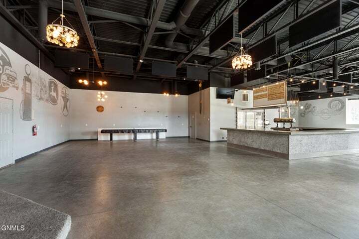 More Photos Of 213 11th St W, Williston Restaurant For Sale