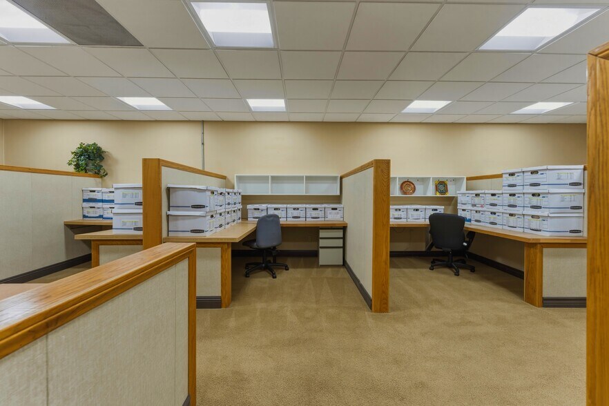 More Photos Of 2114 S Hill St, Los Angeles Office For Sale