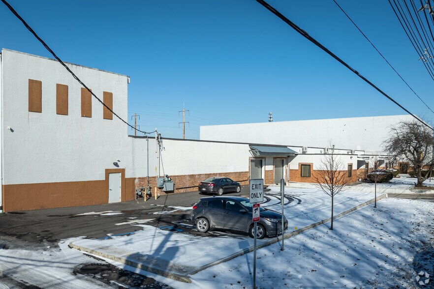 More Photos Of 801 E Linden Ave, Linden Warehouse For Lease