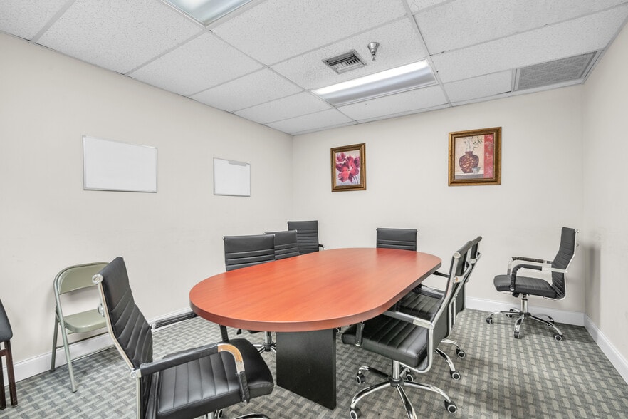 More Photos Of 1700 N Dixie Hwy, Boca Raton Office For Lease