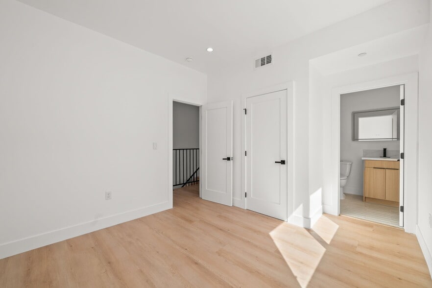 More Photos Of 1933 Magnolia Ave, Los Angeles Apartments For Sale